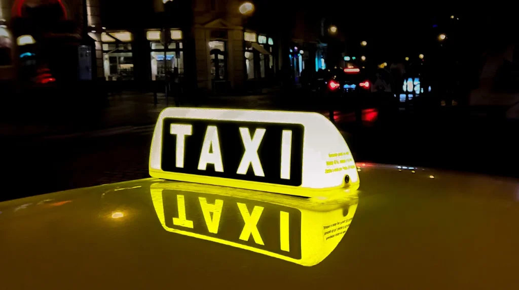 How does a call answering service help taxi businesses guide in 2025