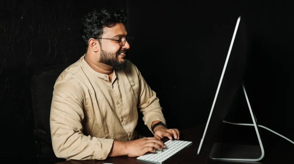 What are the benefits of using mail forwarding service for RVers Top Benefits